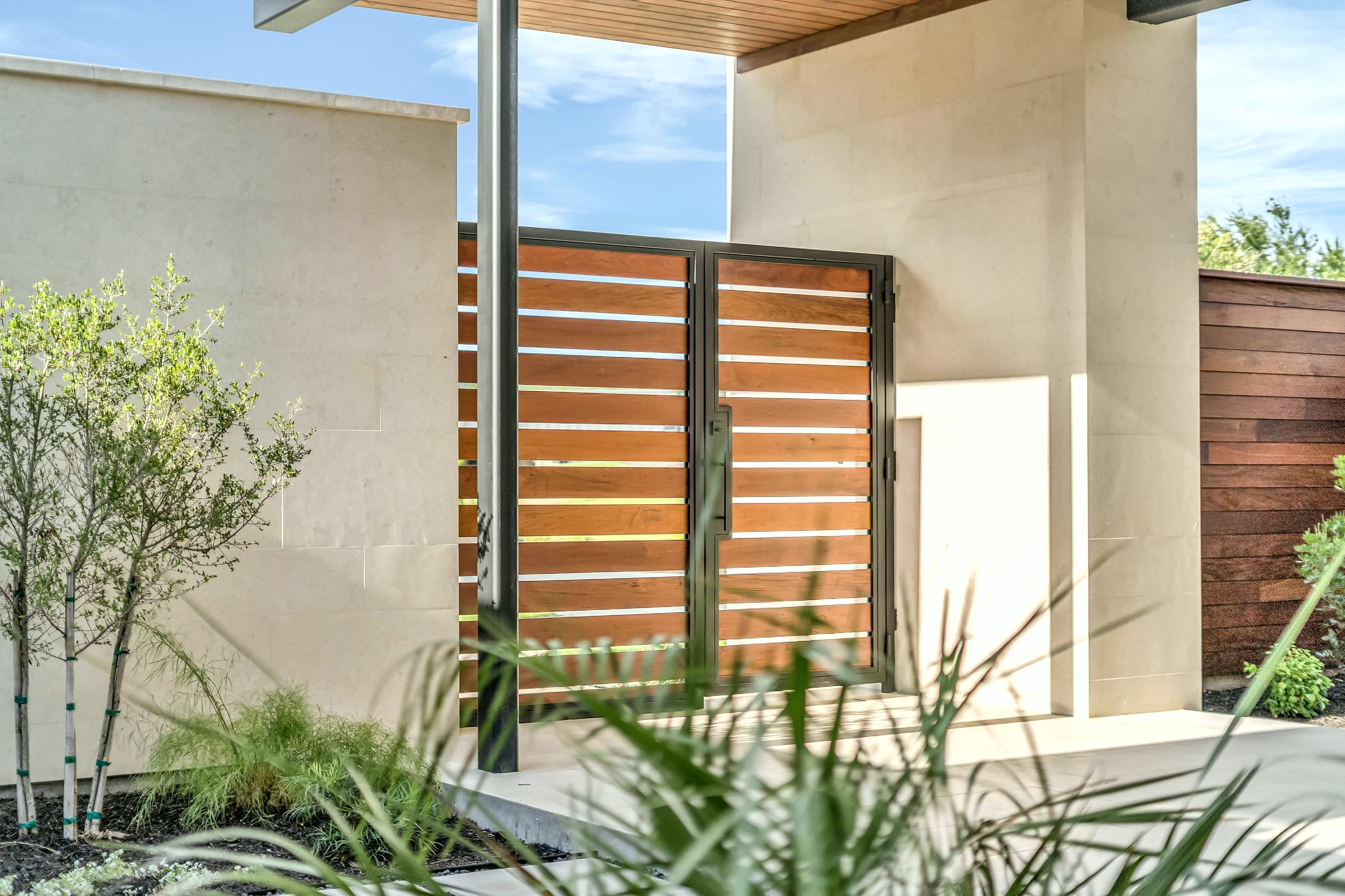 Entry courtyard view at 1043 Overlook Parkway